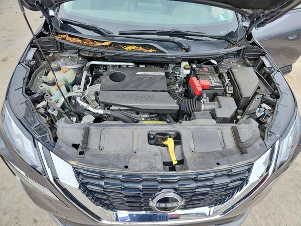2023 NISSAN ROGUE SV — Engine bay