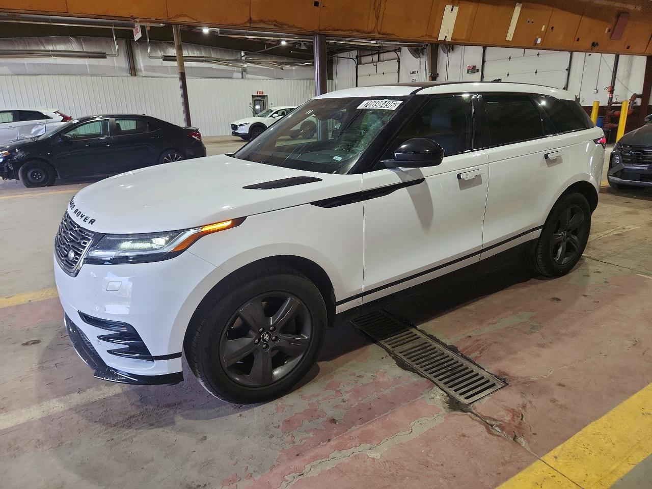 2025 LAND ROVER RANGE ROVER VELAR P250 Dynamic SE — Front 3/4