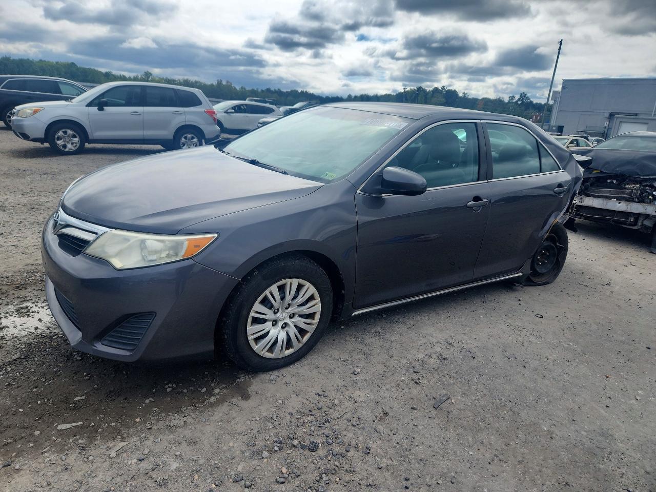 2013 TOYOTA CAMRY — Front 3/4