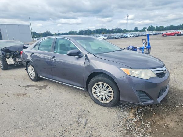 2013 TOYOTA CAMRY — Passenger 3/4