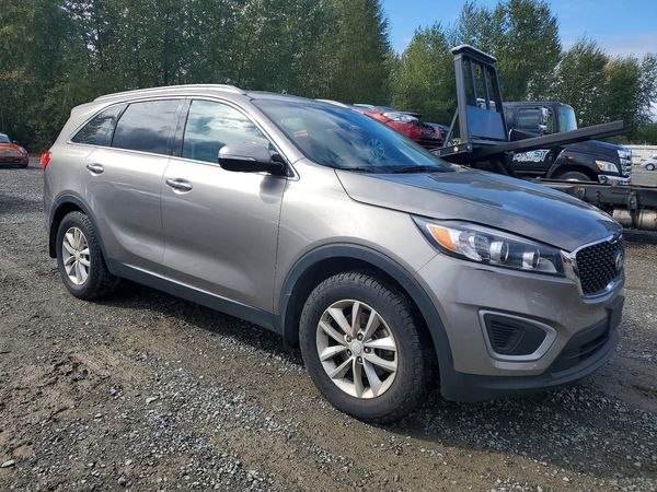 2017 KIA SORENTO L, LX — Passenger 3/4