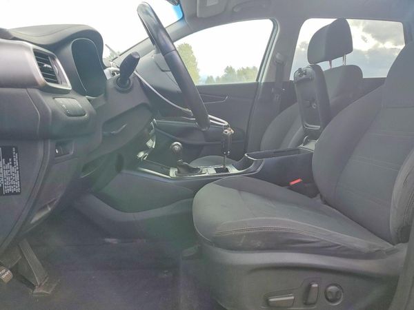 2017 KIA SORENTO L, LX — DENT
