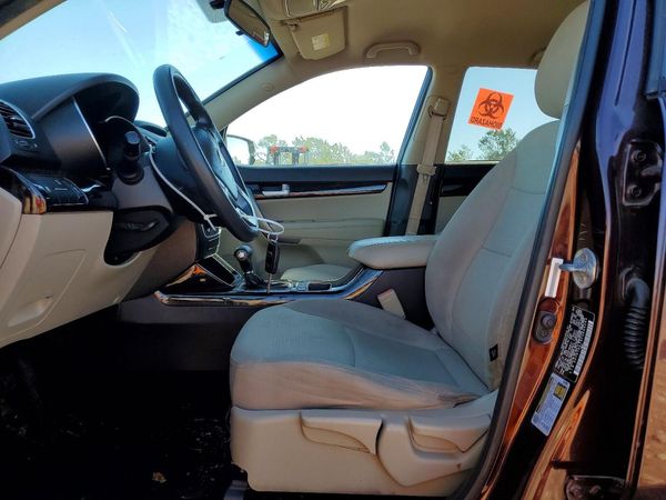 2015 KIA SORENTO — DENT