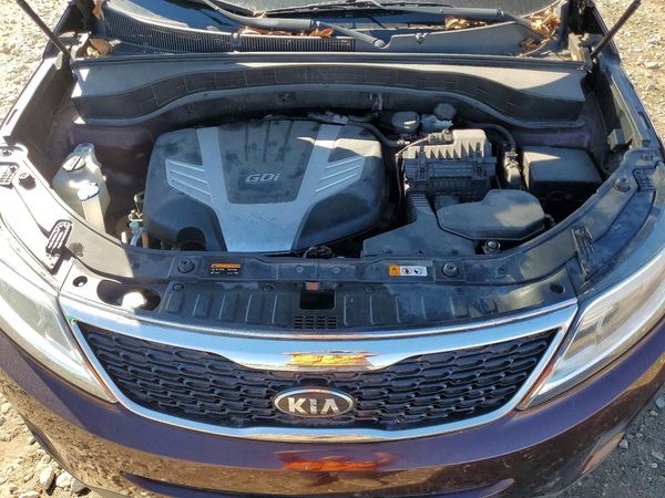 2015 KIA SORENTO — Engine bay