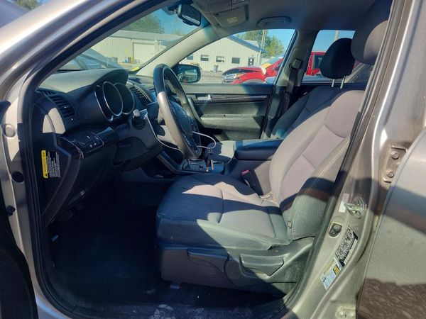 2013 KIA SORENTO Base / LX — DENT