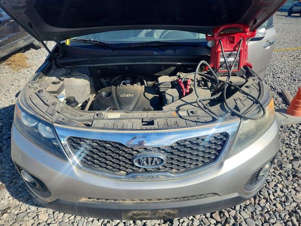2013 KIA SORENTO Base / LX — Engine bay