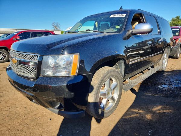 2014 CHEVROLET SUBURBAN LTZ — Front 3/4