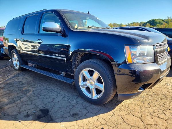 2014 CHEVROLET SUBURBAN LTZ — Passenger 3/4