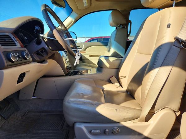 2014 CHEVROLET SUBURBAN LTZ — DENT