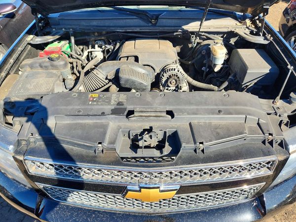 2014 CHEVROLET SUBURBAN LTZ — Engine bay