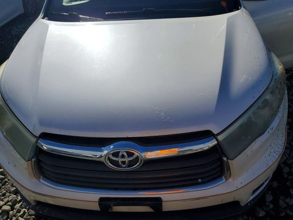 2015 TOYOTA HIGHLANDER Base/Hybrid — Engine bay