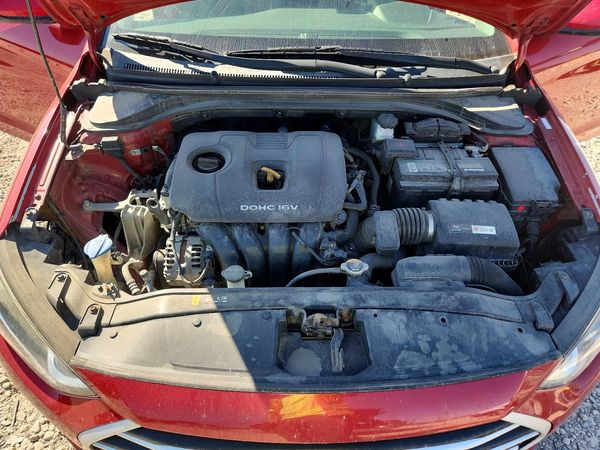 2017 HYUNDAI ELANTRA — Engine bay