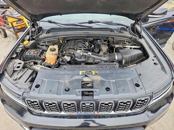 2021 JEEP CHEROKEE Limited — Engine bay