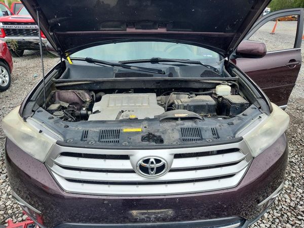 2012 TOYOTA HIGHLANDER Base/Hybrid — Engine bay