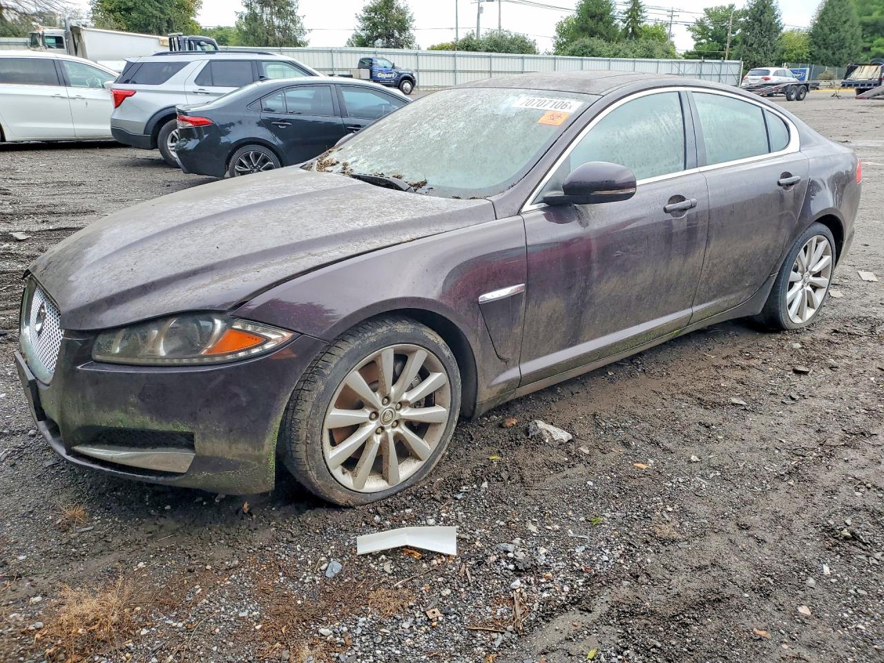 2013 JAGUAR XF — Front 3/4