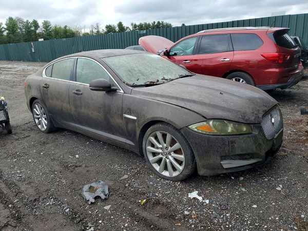 2013 JAGUAR XF — Passenger 3/4