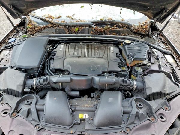 2013 JAGUAR XF — Engine bay