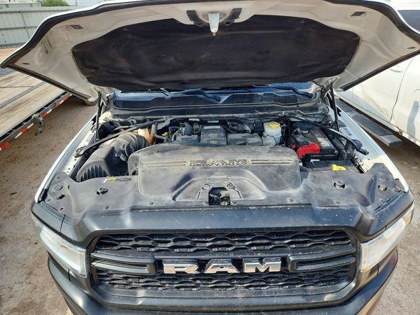2019 RAM 3500 Tradesman — Engine bay