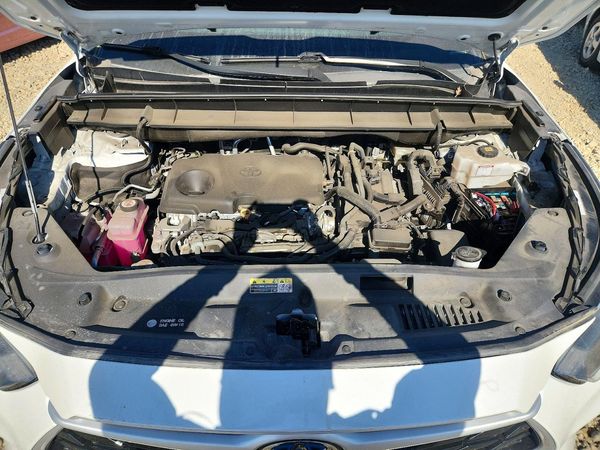 2023 TOYOTA HIGHLANDER LE — Engine bay