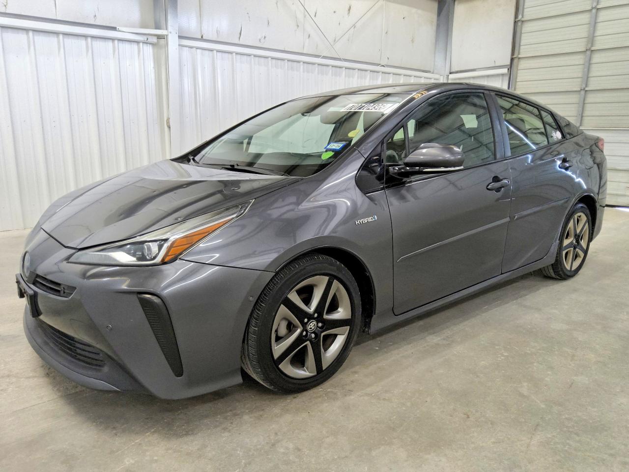 2019 TOYOTA PRIUS L/LE/XLE/LTD. — Front 3/4