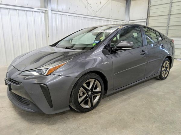 2019 TOYOTA PRIUS L/LE/XLE/LTD. — Front 3/4