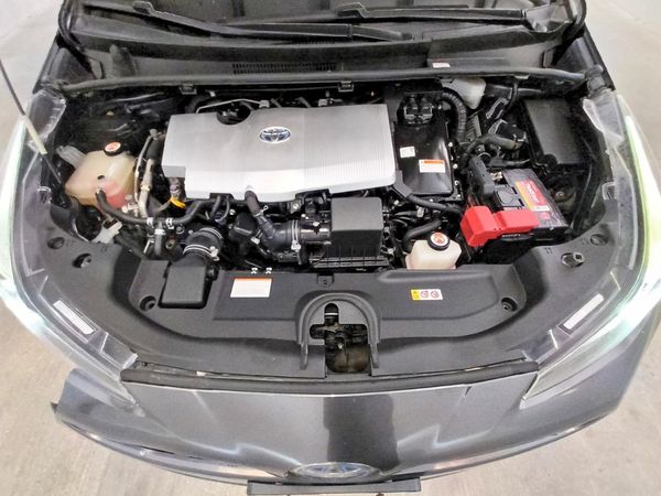 2019 TOYOTA PRIUS L/LE/XLE/LTD. — Engine bay