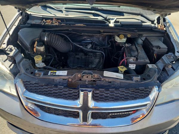 2014 DODGE GRAND CARAVAN SE — Engine bay