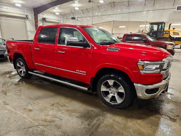 2019 RAM 1500 Laramie — Passenger 3/4