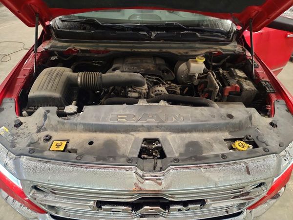 2019 RAM 1500 Laramie — Engine bay