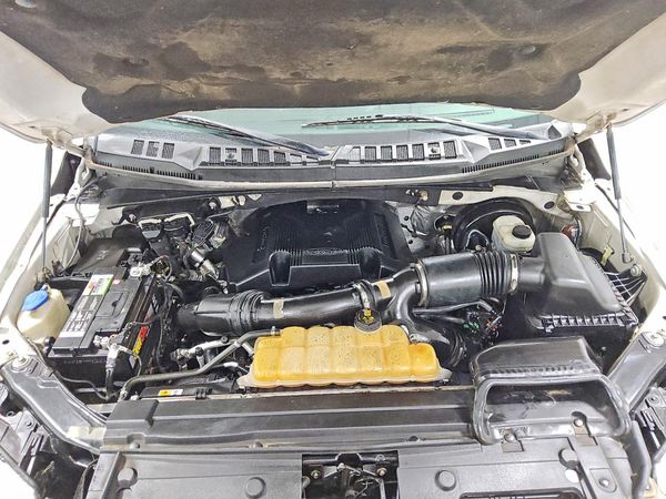 2017 FORD F150 SuperCrew — Engine bay