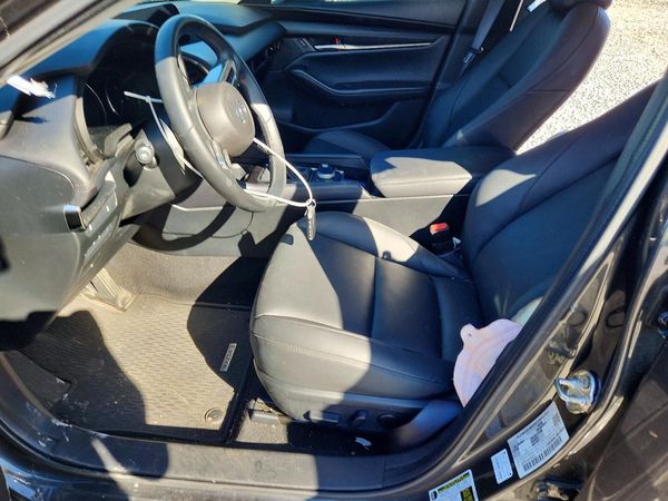 2023 MAZDA 3 Preferred Package — DENT