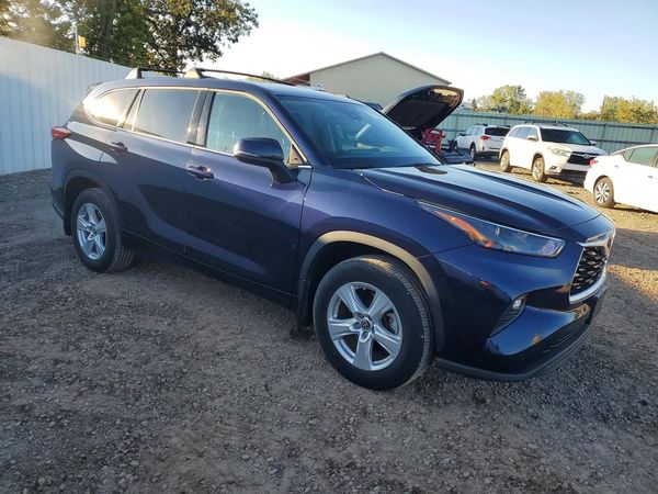 2022 TOYOTA HIGHLANDER — Passenger 3/4