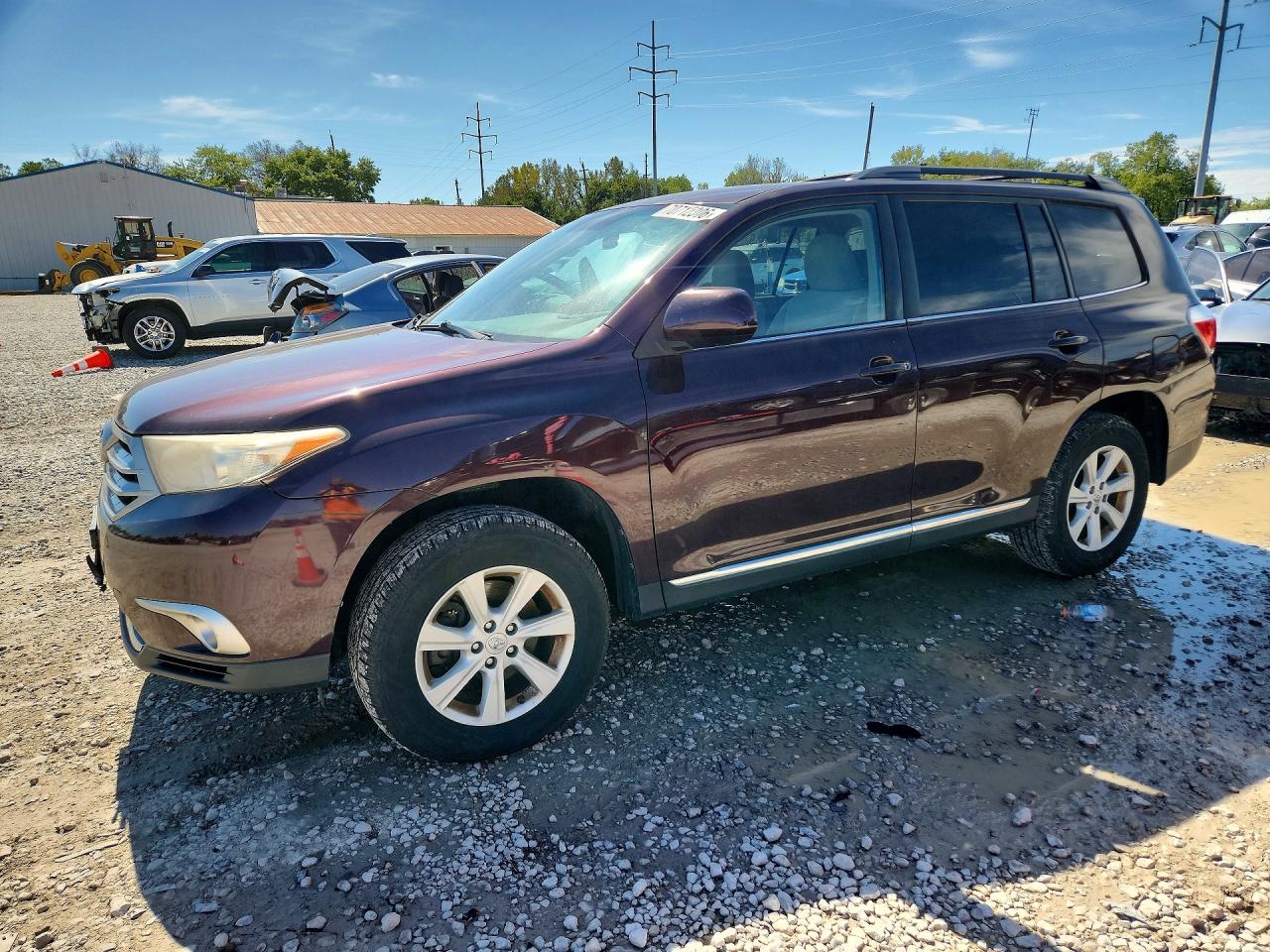 2013 TOYOTA HIGHLANDER Base/Hybrid — Front 3/4
