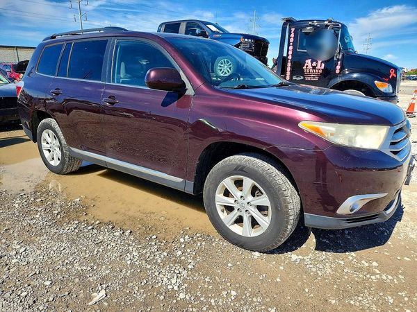 2013 TOYOTA HIGHLANDER Base/Hybrid — Passenger 3/4