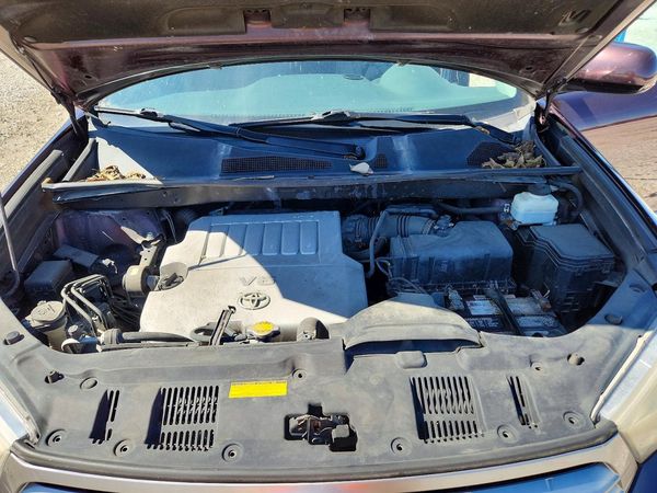 2013 TOYOTA HIGHLANDER Base/Hybrid — Engine bay