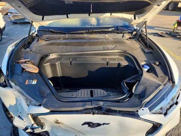 2024 FORD MUSTANG Premium — Engine bay