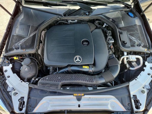 2019 MERCEDES-BENZ C C300 — Engine bay