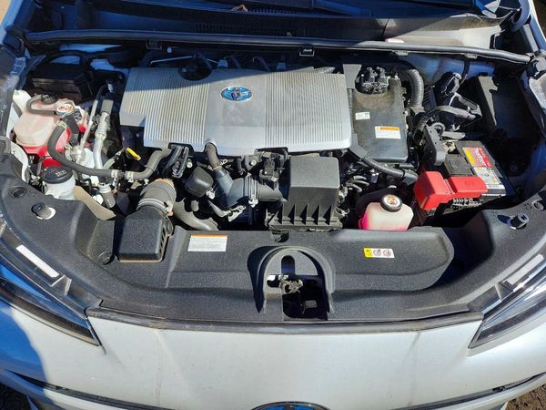2021 TOYOTA PRIUS — Engine bay