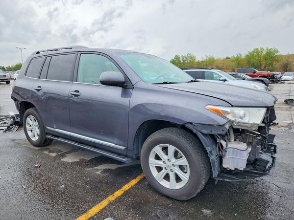 2013 TOYOTA HIGHLANDER Base/Hybrid — Passenger 3/4