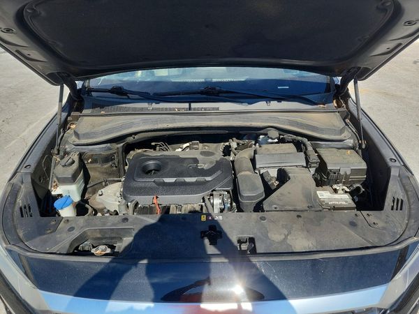 2020 HYUNDAI SANTA FE SEL — Engine bay