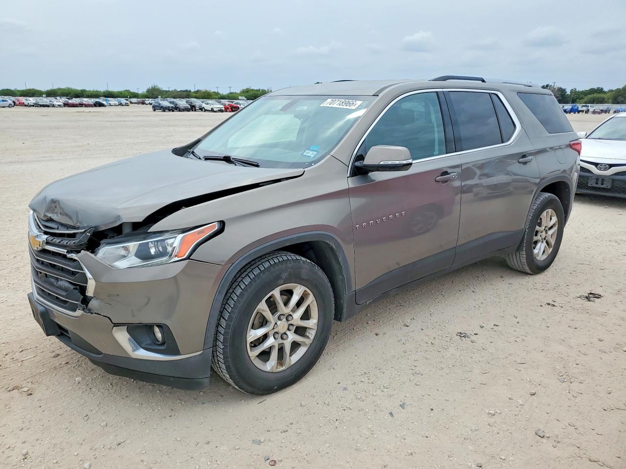 2018 CHEVROLET TRAVERSE LT — Front 3/4