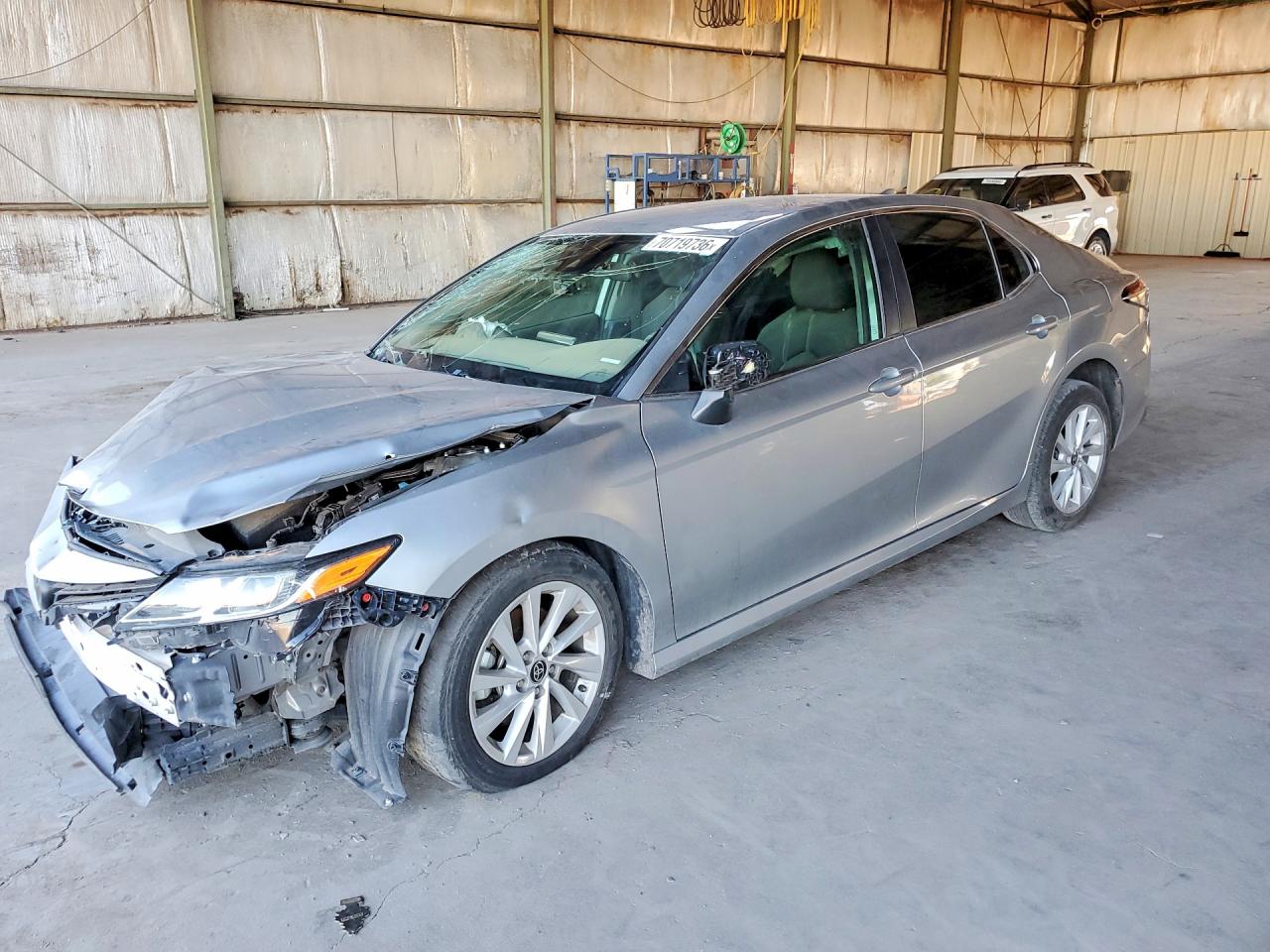 2022 TOYOTA CAMRY LE — Front 3/4