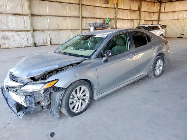 2022 TOYOTA CAMRY LE — Front 3/4
