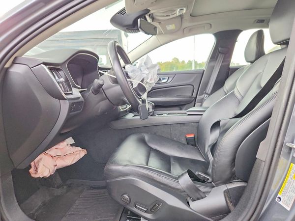 2020 VOLVO S60 Momentum — DENT