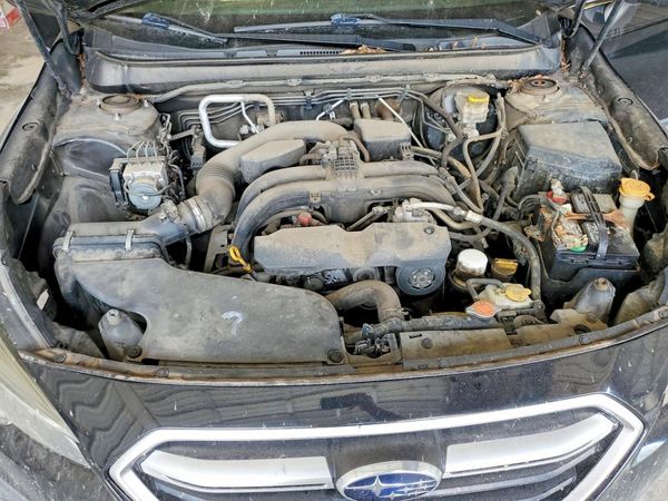 2018 SUBARU OUTBACK Base — Engine bay