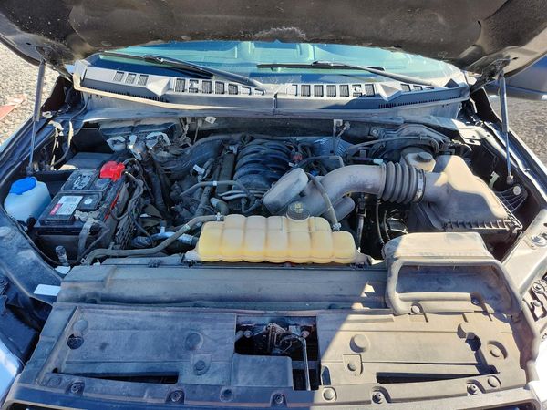 2018 FORD F150 — Engine bay