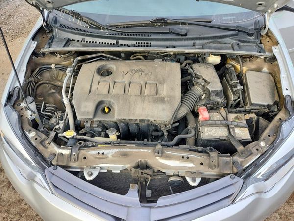 2015 TOYOTA COROLLA L/LE — Engine bay