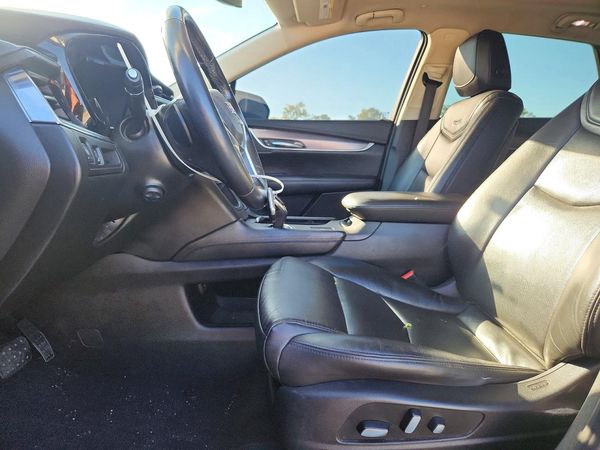 2019 CADILLAC XT5 Luxury — DENT