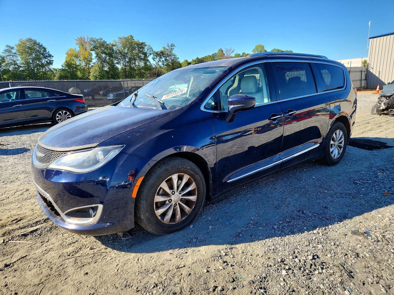 2018 CHRYSLER PACIFICA Touring L — Front 3/4