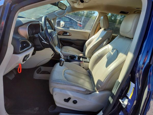 2018 CHRYSLER PACIFICA Touring L — DENT